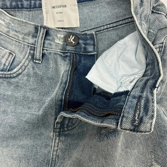 One Teaspoon 2020 Mini Denim Skirt Distressed Frayed Hem in Light Blue Size 26 - Picture 7 of 10